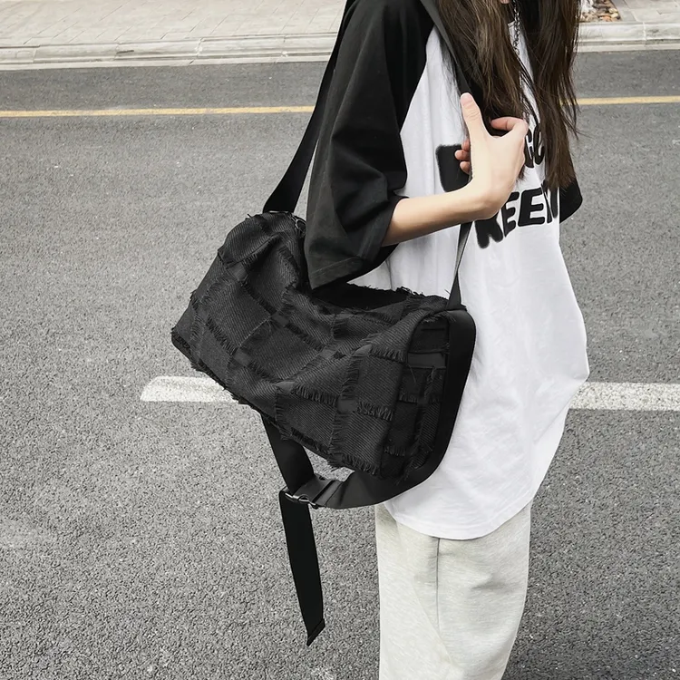 波士顿布包女2023春夏新款女士枕头包大容量牛津布单肩斜挎包8820