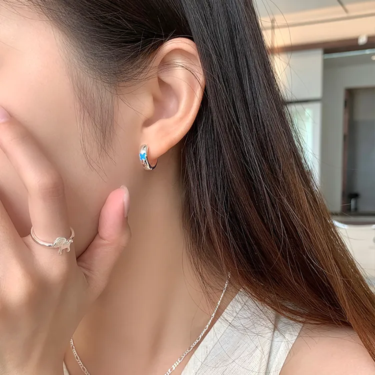 925银耳饰 蓝色蝴蝶耳扣女小众摩登港风简约百搭素圈耳扣免摘