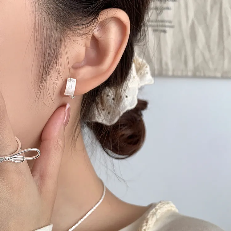 925银耳饰 韩国气质拉丝耳钉小众独特简约通体耳圈特别设计感耳饰