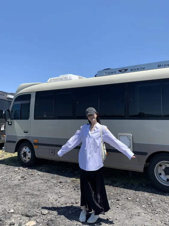 “松弛有度”极简风白色露肩长袖衬衫外套女高个子宽松显瘦