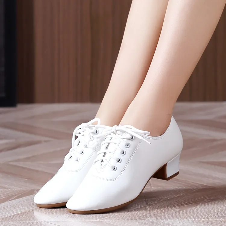 特丝丽她白色拉丁舞鞋女广场舞鞋中跟跳舞鞋透气现代交谊舞妈妈鞋