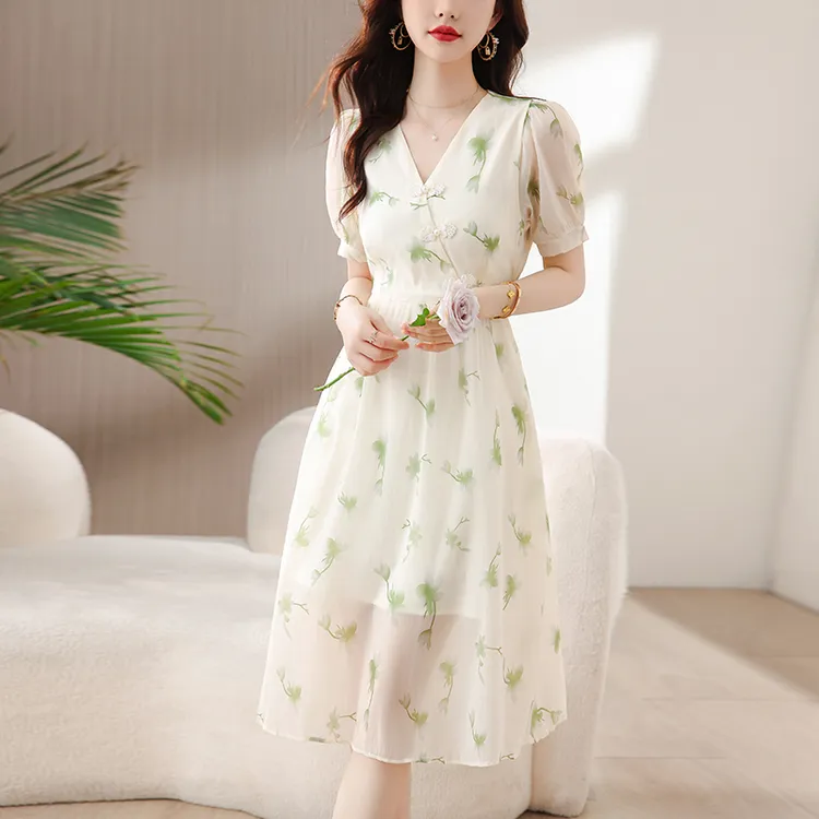 碎花雪纺连衣裙复古2025新款女年轻款连衣裙新中式气质高端显瘦