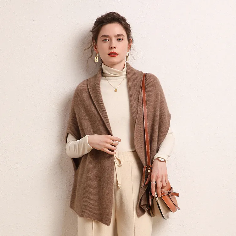 2023早秋新款山羊绒翻V领简约纯色无袖斗篷宽松休闲女士针织披肩