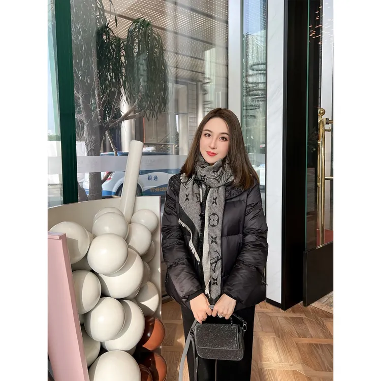 JESSICA WU高端定制钉珠口袋轻薄保暖拼皮藏链鹅绒羽绒服