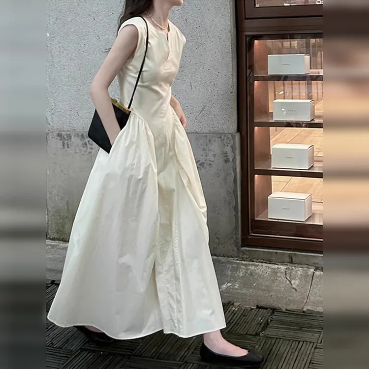温柔风气质无袖背心连衣裙子2024款法式小众设计收腰长裙女42195