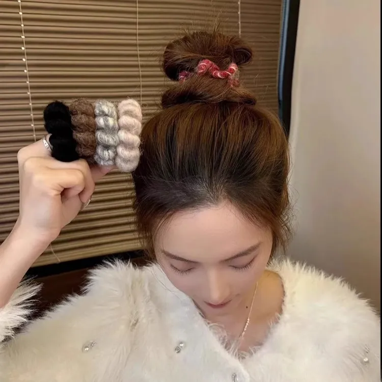 秋冬新款毛绒电话线发圈甜心公主发绳高弹力扎马尾不伤发耐用头绳