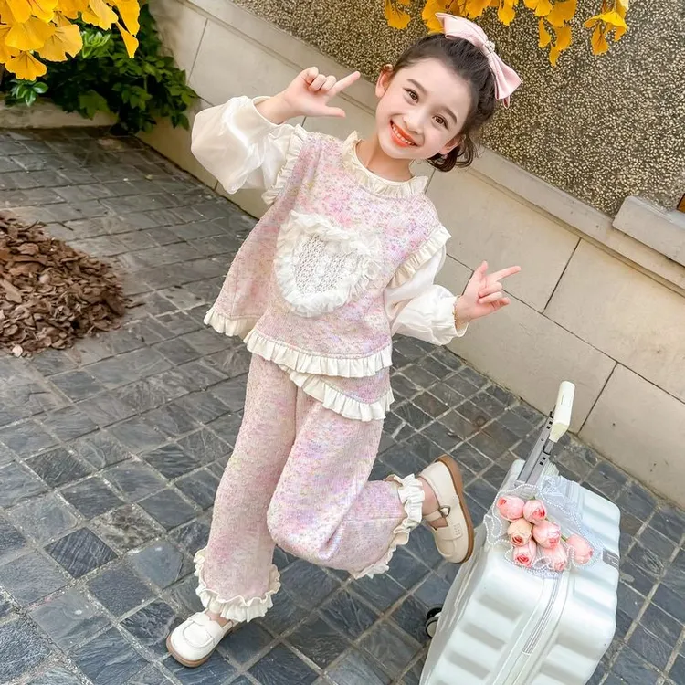 女童套装秋装2024新款洋气时髦宝宝马甲阔腿裤春秋儿童爱心三件套