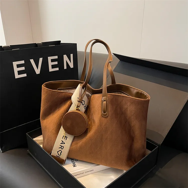 大容量磨砂包包女2024新款通勤简约质感单肩包磨砂流行上课托特包