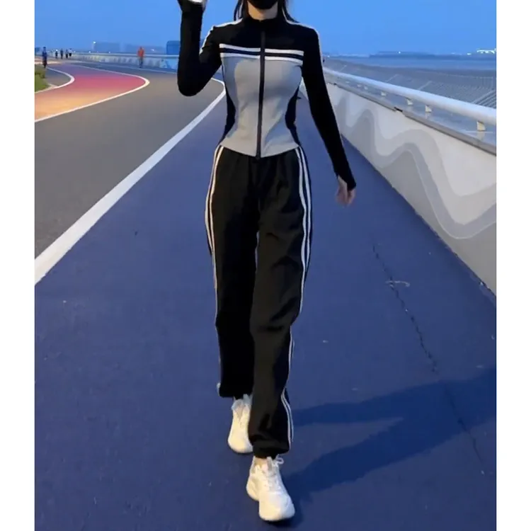 时尚休闲跑步运动服女初秋显瘦减龄洋气撞色短款立领上衣卫裤套装