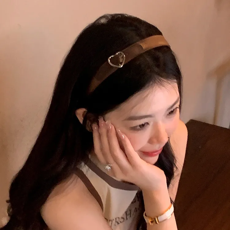 碎发整理美拉德百搭皮质秋冬感中古风爱心皮扣可爱感发饰雅丹风