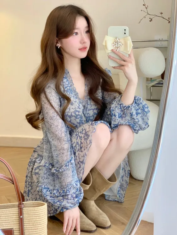 茶歇法式碎花连衣裙女夏季新款高级感气质收腰显瘦小个子短裙