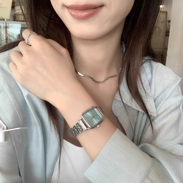 轻奢小众手表女款简约气质小众轻奢高级感百搭精致钢带复古女表