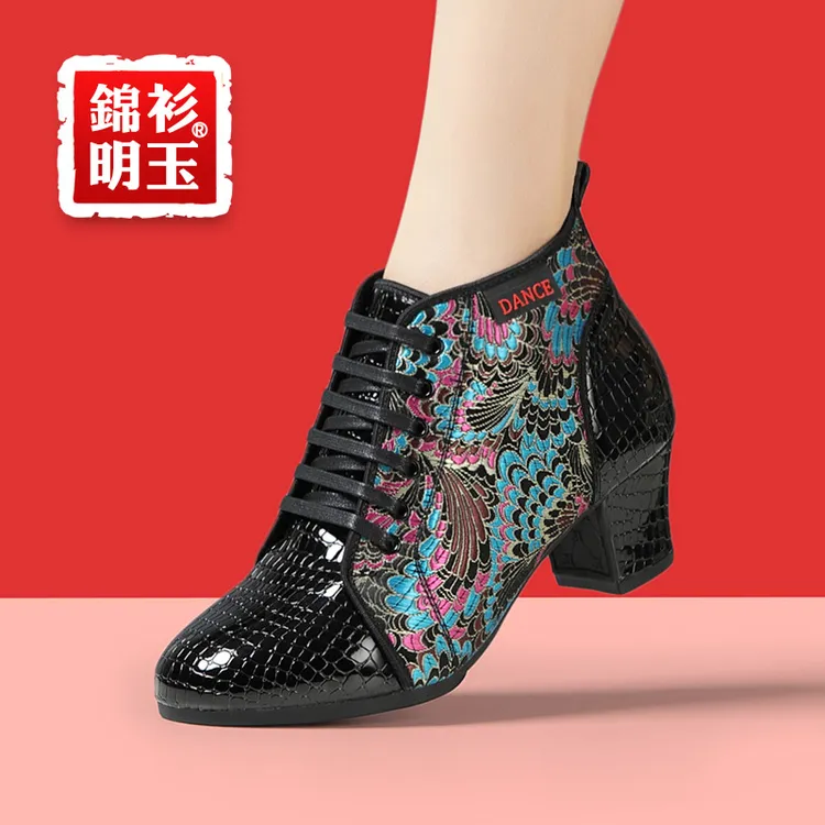 真皮拉丁舞鞋女软底秋冬季中跟短靴跳舞靴广场舞蹈鞋交谊水兵舞靴
