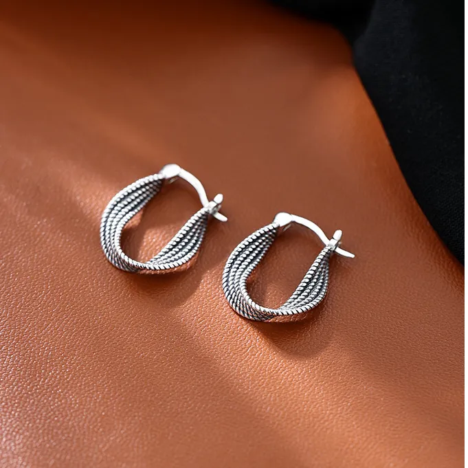 925银耳饰 扭曲耳扣女款时尚冷淡风2024新款设计耳环情人节礼物潮