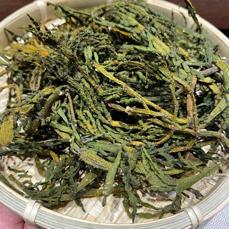 景迈茶树螃蟹脚茶寄生茶古茶树寄生晒干普洱茶伴生茶原产地干燥