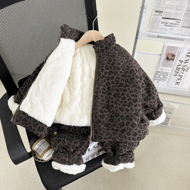 儿童冬季豹纹套装2025新款洋气加绒加厚宝宝保暖棉衣棉裤两件套