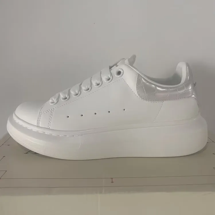 秋冬季小白鞋男女厚底韩版潮增高透气百搭男士情侣运动休闲板鞋