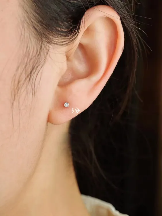 18K金四爪简约耳钉真钻 经典不怕过时 螺丝免摘养耳 天然南非真钻