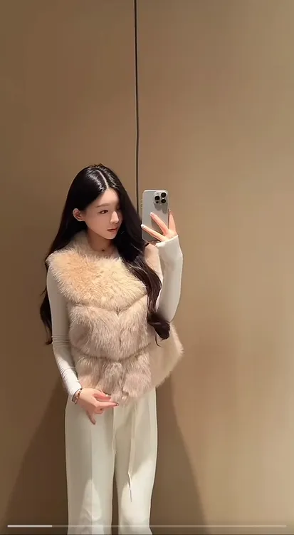 毫不费力穿搭/松弛感拿捏 秋冬环保狐狸毛毛拼接马甲上衣