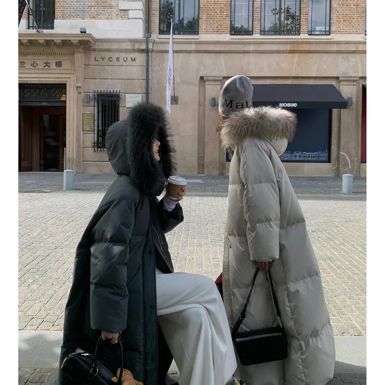 区区欧阳 90白鸭绒羽绒服女冬季貉子毛领中长款加厚保暖连帽外套