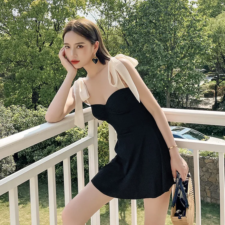 ◆DUDU◆爆款2024泳衣女连体保守遮肚显瘦裙式平角泡温泉性感聚拢