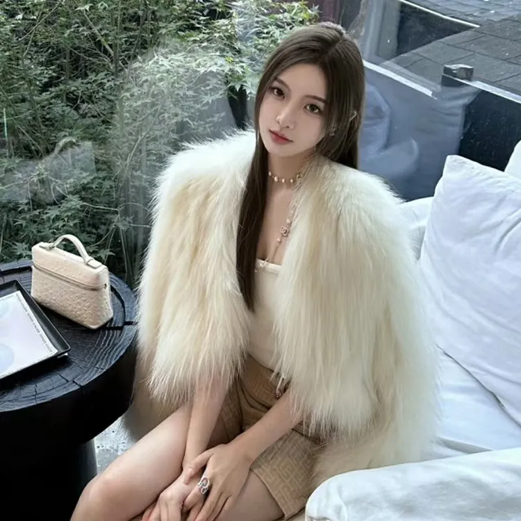 2025新款小香风千金白色仿狐狸毛毛外套女秋冬皮毛一体环保大衣