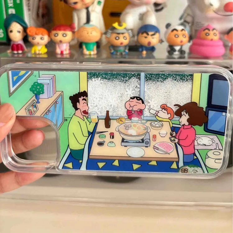 小新一家吃火锅适用于苹果15手机壳iPhone13promax可动11/14流沙