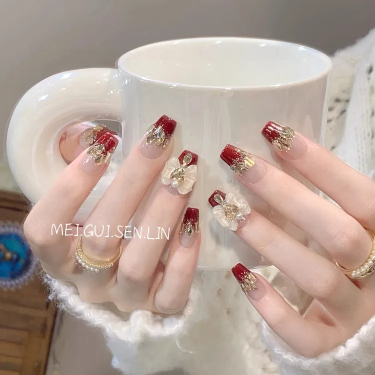 手工红色法式美甲新年显白闪钻蝴蝶结穿戴甲温柔气质新娘假指甲贴