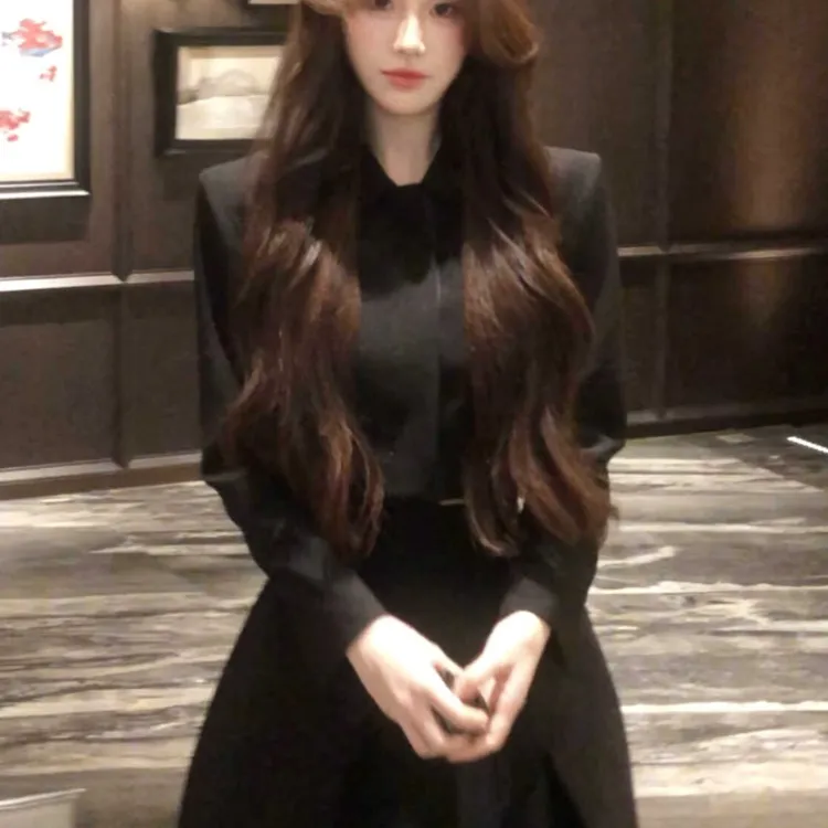 初秋穿搭小香风露思同款收腰短西装半裙两件套装