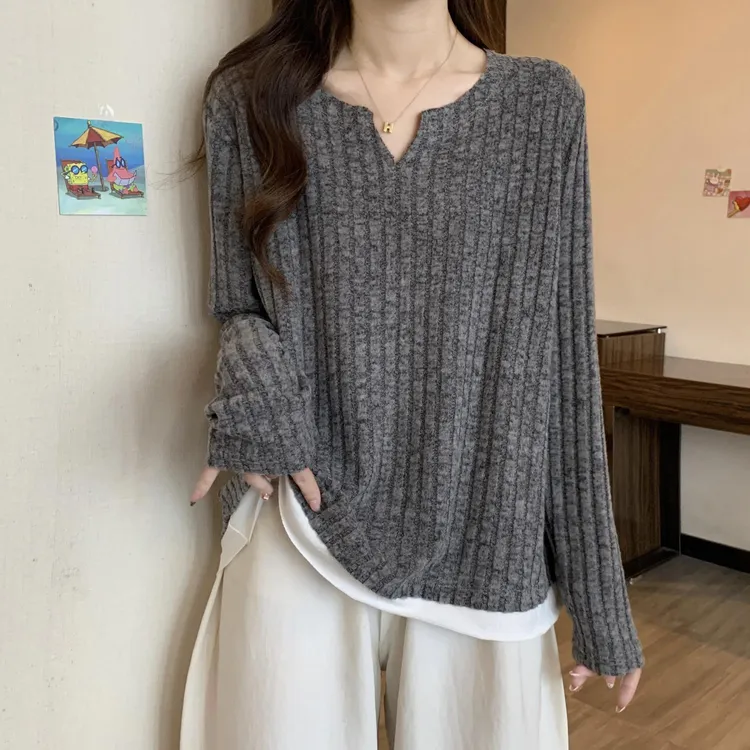 大码胖mm200斤小众气质简约撞色v领假两件长袖t恤女秋显瘦ins上衣