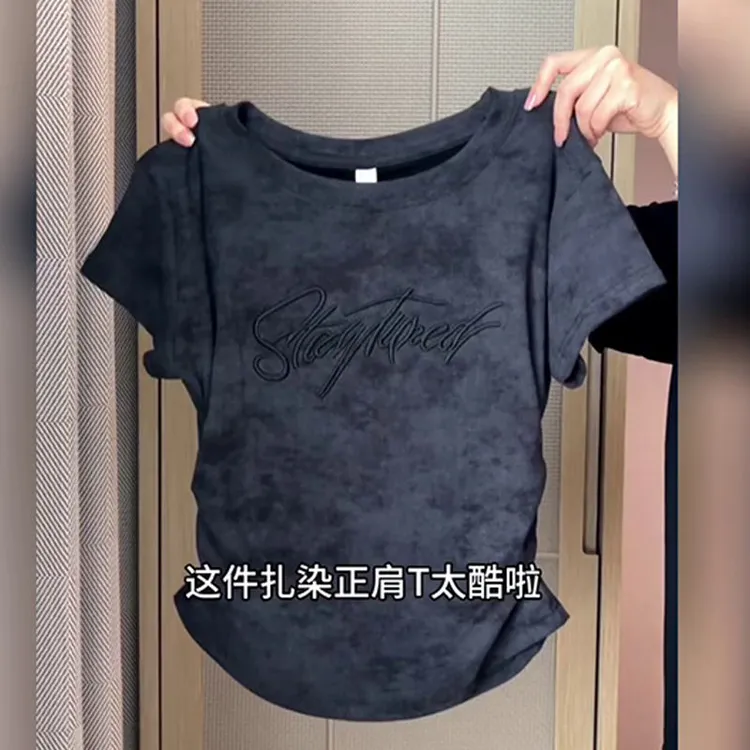 大码胖mm200斤美式扎染字母刺绣设计正肩收腰短袖t恤女遮肉上衣夏