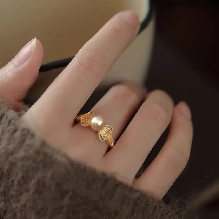 天然淡水珍珠金色蝴蝶结戒指女夏小众设计轻奢高级感新款开口戒圈