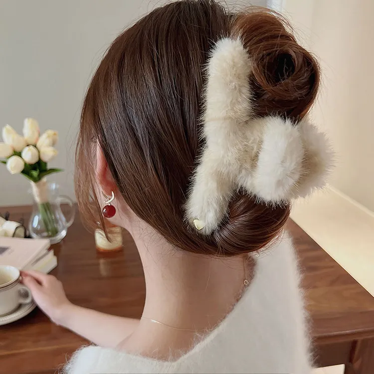 毛毛发夹秋冬新款大号毛绒抓夹女后脑勺盘发夹子高级感鲨鱼夹发卡