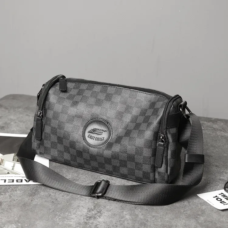 男士背包街头枕头包百搭牛皮单肩包专用通勤真皮斜挎包斜跨小方包