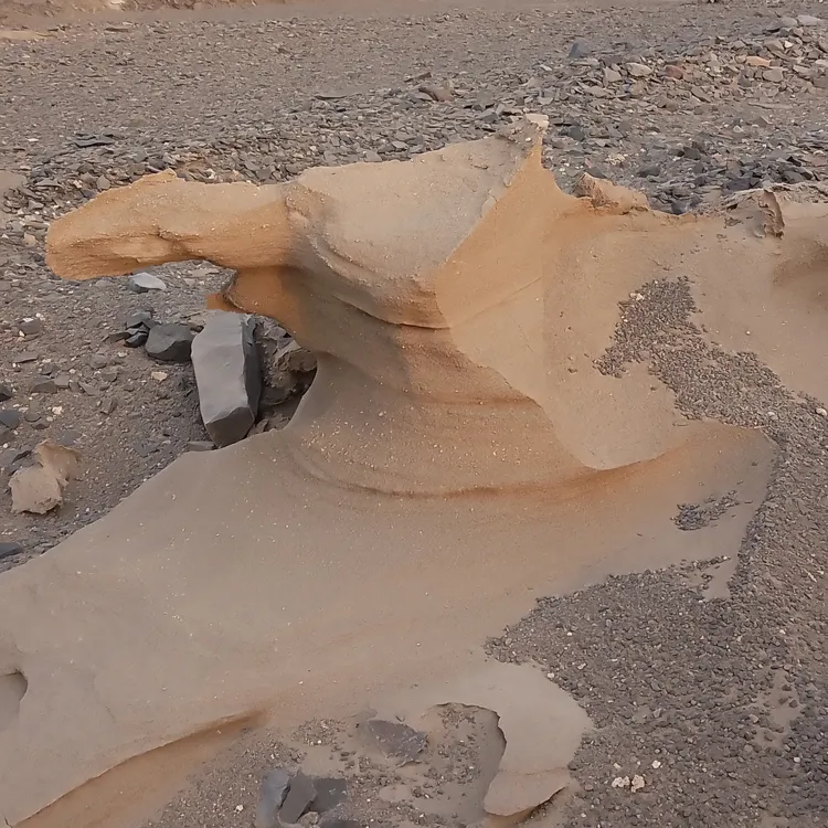 新疆奇玉石手把件桌面摆件泥石老铜泥创意精美纯手工雕刻老物件