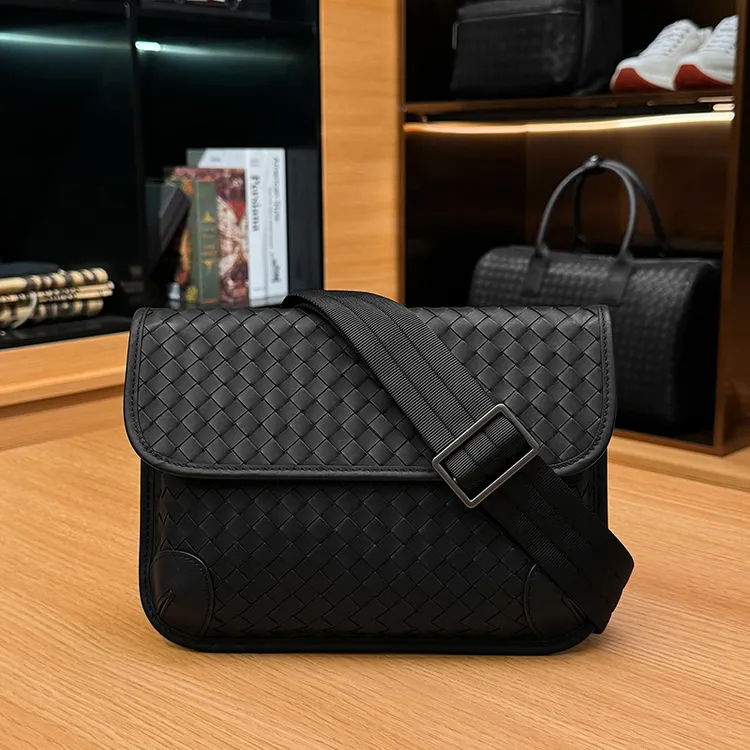 BOSOM VARVLE BV【胎牛皮】男士单肩斜跨包商务头层牛皮手工编织包