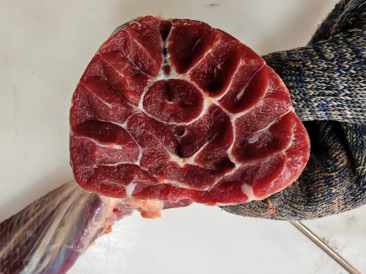 金标土黄牛五花展肉