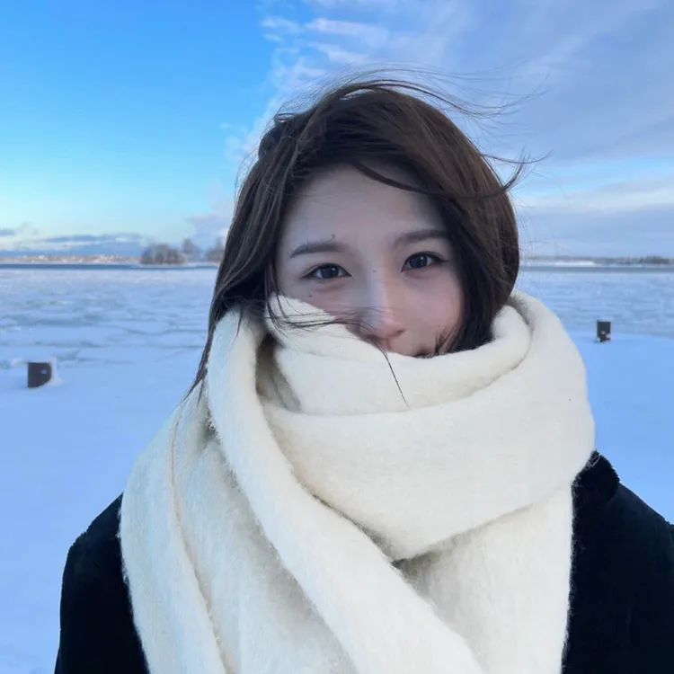 冬季新款纯色围巾学生情侣氛围感加厚保暖百搭长款毛绒围脖披肩