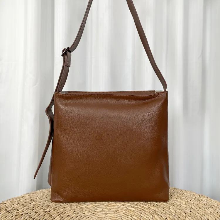 真皮斜跨包女士简约单肩包轻奢时尚通勤腋下包潮流百搭女休闲8317