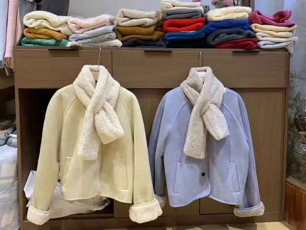 带围巾内里毛毛外套