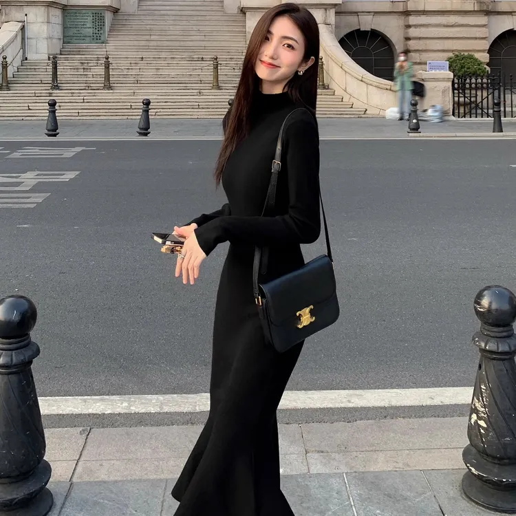 秋冬气质针织黑色修身连衣裙女2024鱼尾裙半高领内搭显瘦裙子长裙