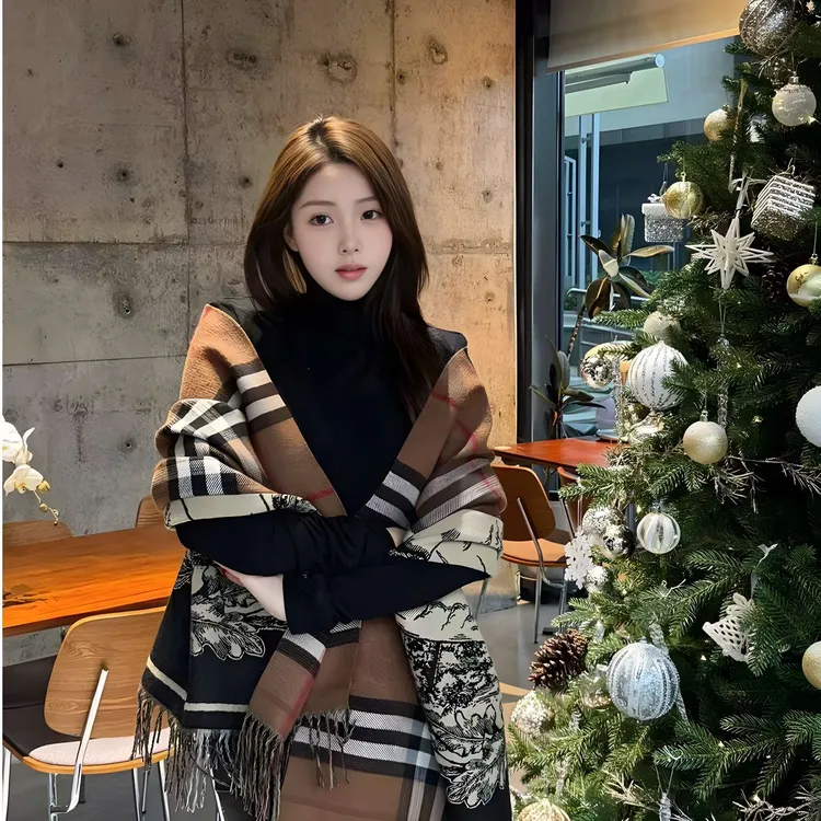 战马格子围巾女款爆款2025新款韩版百搭时尚新款加厚保暖披肩围脖