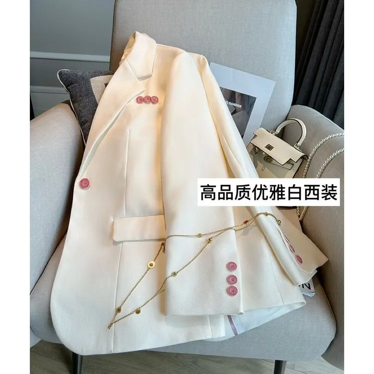 2024春新款气质减龄白色西装外套女时髦休闲粉扣子休闲百搭小西服
