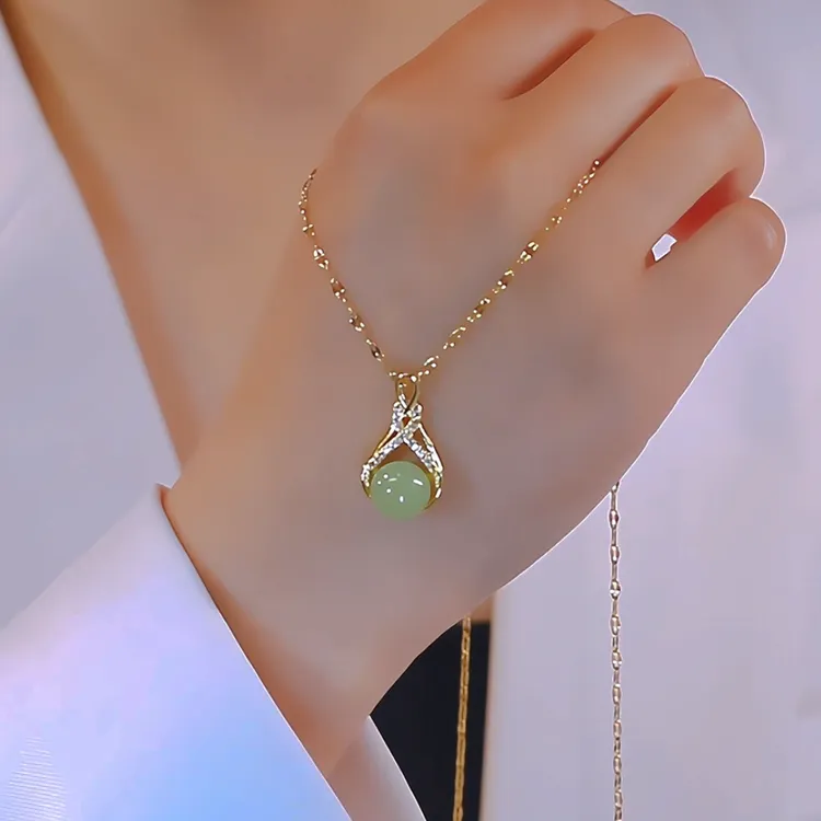 钛钢项链 时尚精致绿色小福袋项链轻奢气质锁骨链小众优雅女