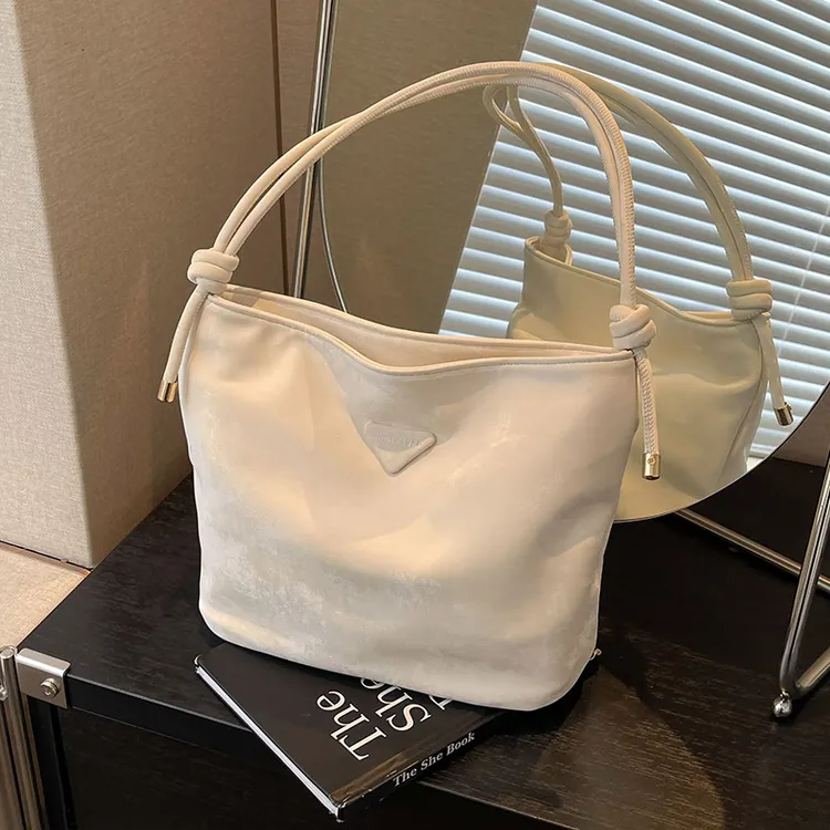 COOLE时尚简约水桶包2025新款小众ins设计休闲通勤百搭小挎包