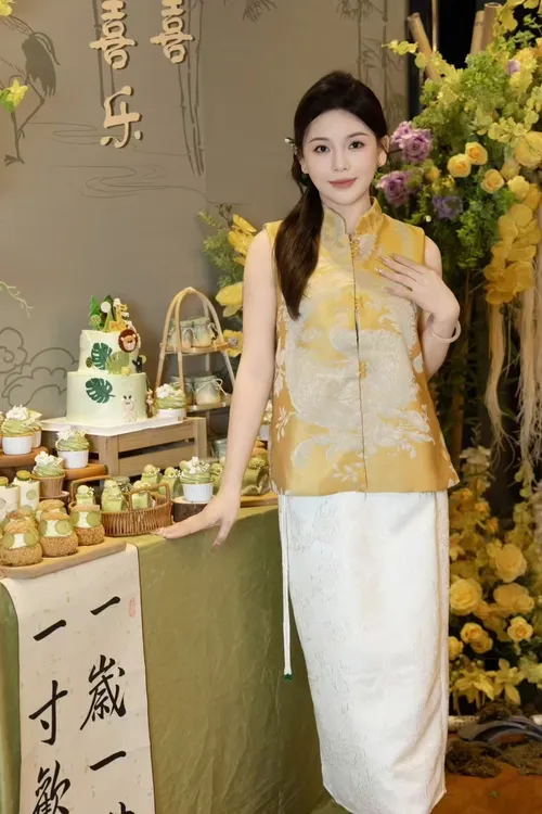 孔雀东南飞-国风刺绣马甲立领绣花宽松时尚无袖上衣女中国风