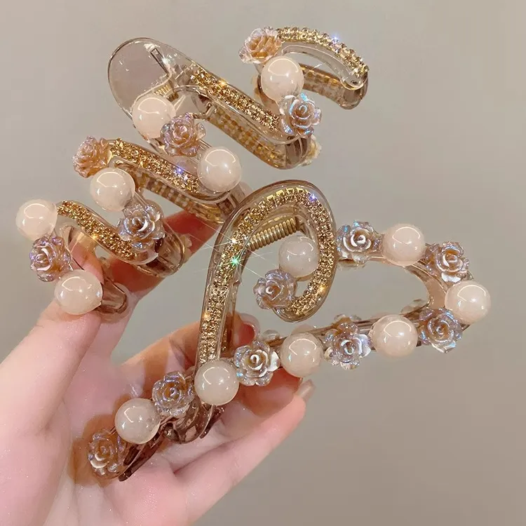 气质百搭山茶花珠珠爱心抓夹2024新款高端女后脑勺盘发鲨鱼夹发夹