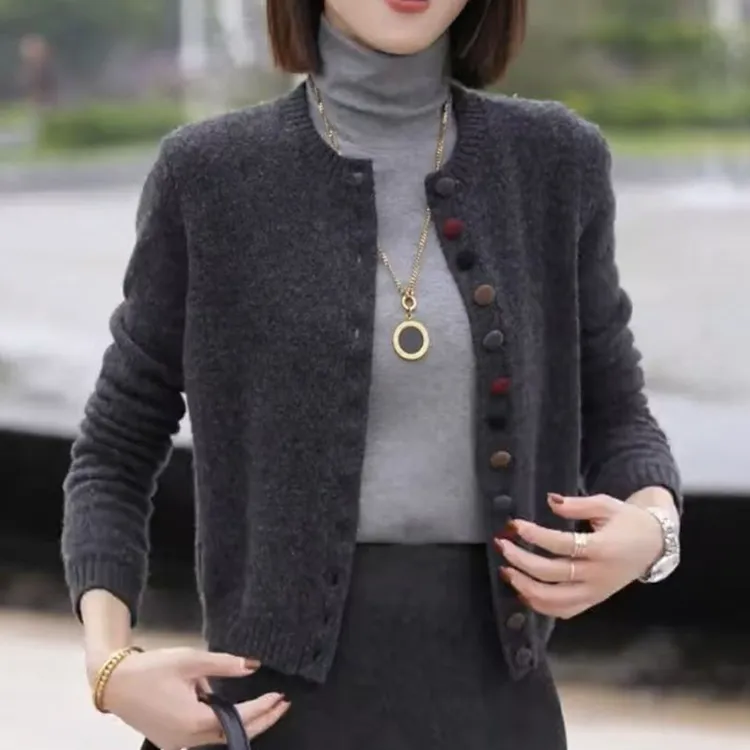 彩扣圆领毛衣女高级感针织开衫春秋时尚百搭气质显瘦短款外套X106