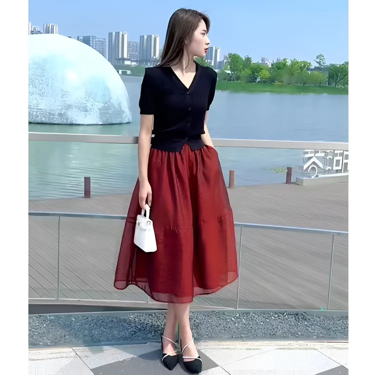 夏季新款V领冰丝薄款T恤女短袖针织衫开衫显瘦短款上衣黑色半身裙