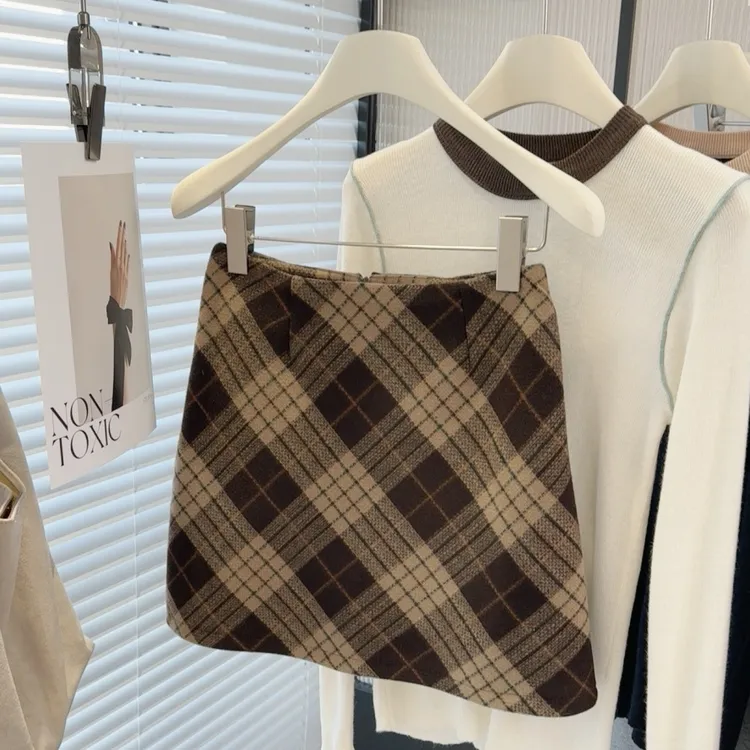 复古格子毛呢半身裙女A字格纹包臀短裙秋冬新款高腰显瘦百搭加厚